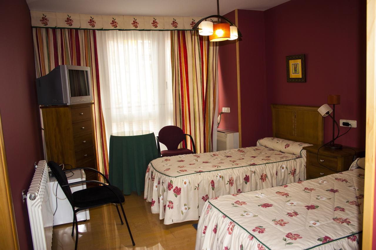 Hostal Arpa Ávila Buitenkant foto